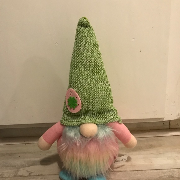 This gnome reminds me of rainbow that’s what I call it ❤️ - Picture 3 of 5